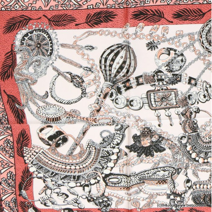 carré satin motif renaissance feuille touché soie polyester femme 0722508 rouge