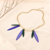 Collier plastron vintage acier inoxydable pétale résine marbrée 0123522 bleu foncé