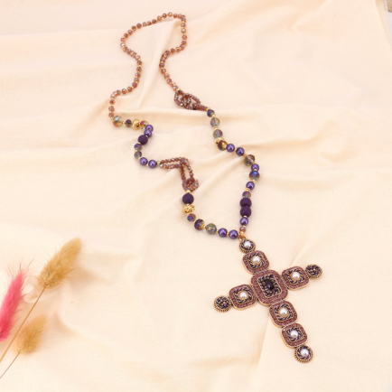 Sautoir croix baroque avec strass, cristal, perles blanches et billes métal 0123142 violet