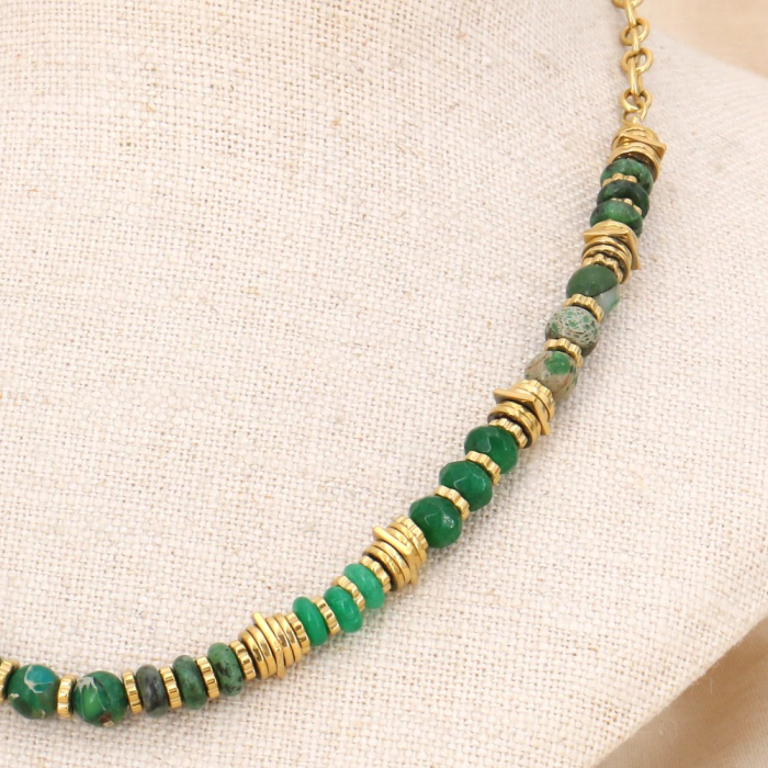 Collier bohème-chic en acier inoxydable doré et perles en pierres véritables 0123581 vert