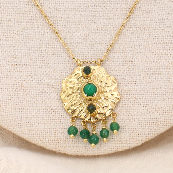 Collier pendentif nénuphar acier doré, cabochons et breloques en pierres véritables 0123573 vert foncé