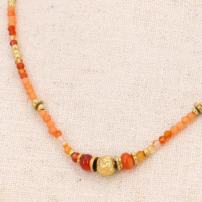 Collier ethnique-chic avec perles en acier inoxydable doré et billes facettées en pierre véritable 0123583 orange foncé