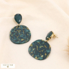 Maxi boucles d'oreilles disques résine marbrée et acier 0323536 vert foncé