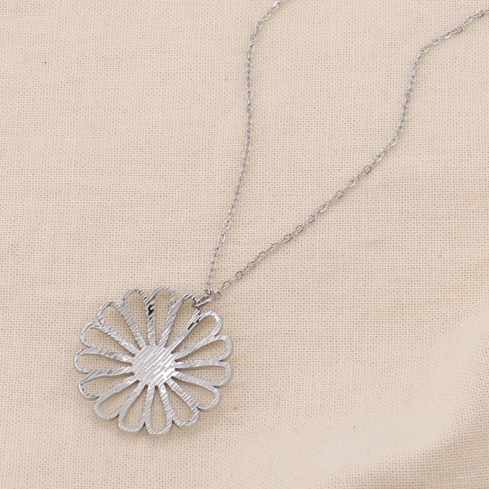 Collier acier inoxydable pendentif fleur ajourée 0124032 argenté