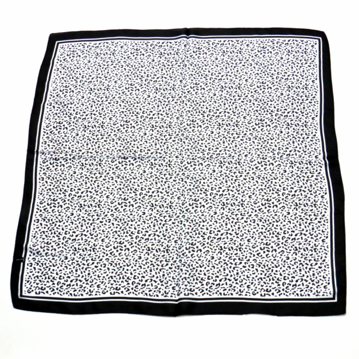 Carré motif léopard touché soie polyester 0724009 noir/blanc