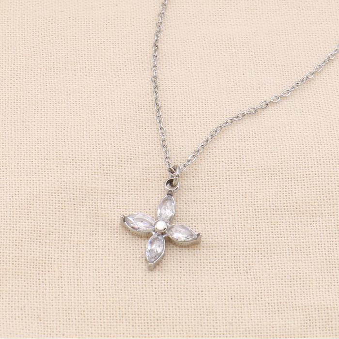 Collier minimaliste acier inoxydable pendentif fleur strass 0124519 argenté