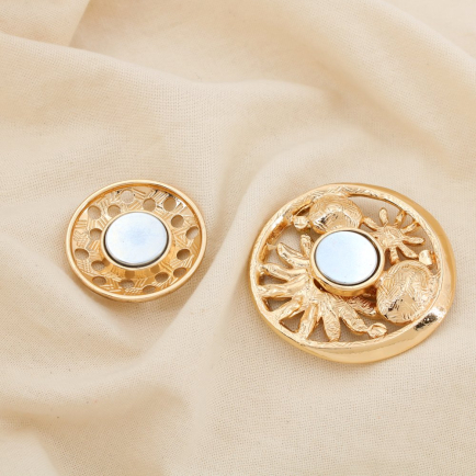 Broche aimantée ronde fleur filigrane métal strass émail 0524513 multi