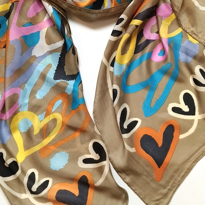 Écharpe en Soie et Viscose à Motif Cœur Multicolore 0725004 taupe