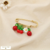 Broche acier verre cerise marguerite feuille 0525036 rouge