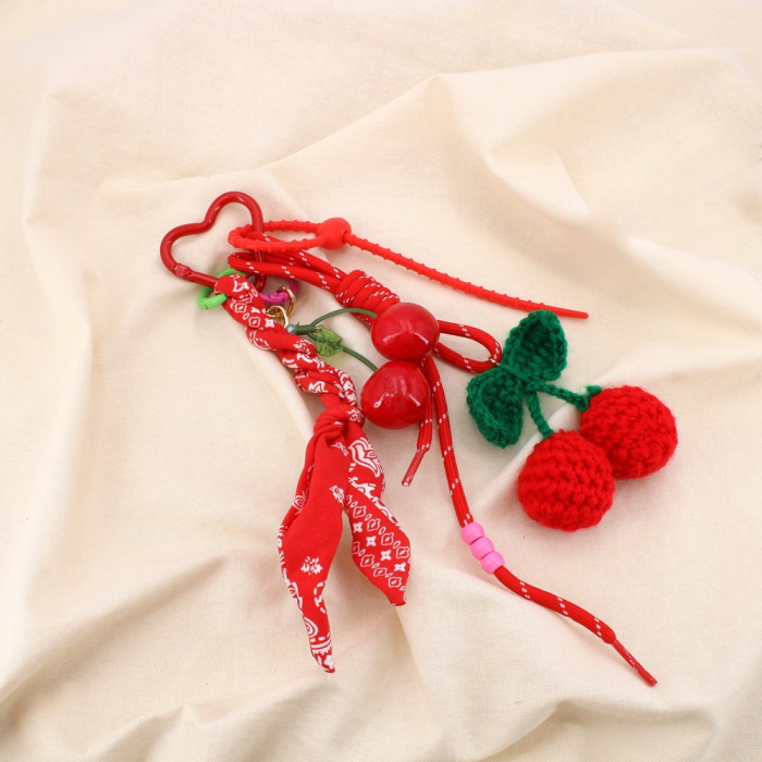 Bijou de sac porte-clés cerise cœur cordon bandana 0825024 rouge