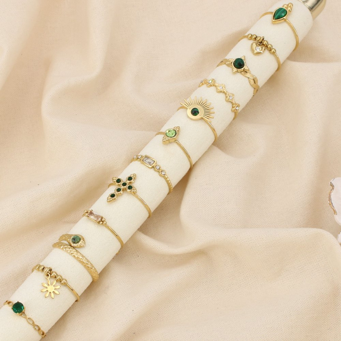 Ensemble 12 bagues fines acier nuance verte foncée 0425112 vert foncé