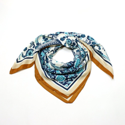 Carré à chevrons imprimé bleu motif floral polyester 0725517 bleu foncé