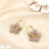 Boucles d'oreilles acier inox fleur résine paillette 0325578 taupe