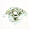 Carré satin floral graphique touché soie polyester 0726010 vert