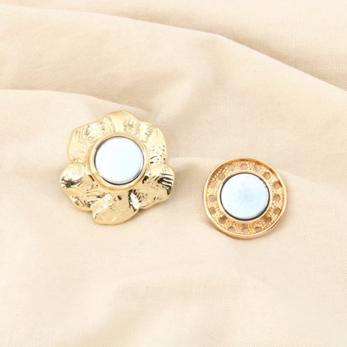 Broche aimantée fleur stylisée métal émaillé 0526042 multi