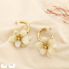 Boucles d’oreilles créoles acier résine marbré fleur 0326112 naturel/beige