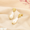 Boucles d’oreilles acier perle acrylique baroque 0326040 écru