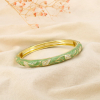 Bracelet jonc ouvrable motif feuille métal émaillé 0226235 vert