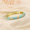 Bracelet jonc ouvrable motif feuille métal émaillé 0226235 bleu