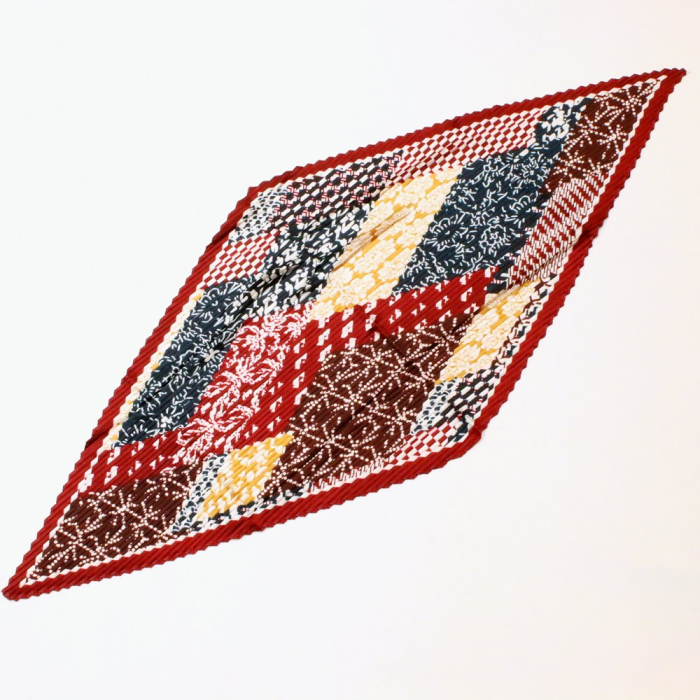 Foulard satin plissé imprimé patchwork polyester 0726524 rouge bordeaux