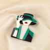 Broche épingle femme au chapeau résine métal 0526505 vert foncé