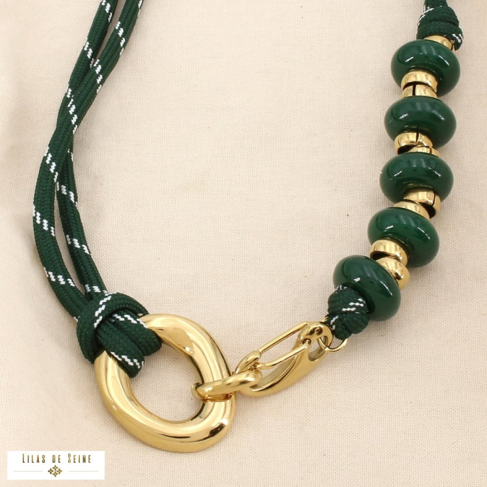 Collier acier cordon polyester résine ouvert devant 0126532 vert