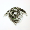 Carré satin imprimé tressée touché soie polyester 0726509 vert